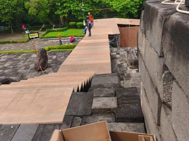Rencana Pemasangan Stairlift di Candi Borobudur: Wacana Inklusivitas dan Kontroversi Pelestarian