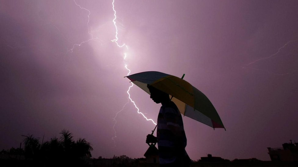 Update 13-16 Oktober Cuaca Hujan Lebat dan Petir di Ternate dan Manado: Data BMKG Terbaru dan Tips Siaga Cuaca Ekstrem