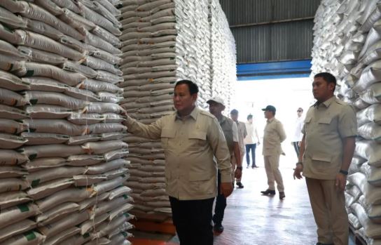 Prabowo Subianto Sidak Gudang Perum Bulog di Magelang: Stategi Jaga Stabilitas Pangan Nasional